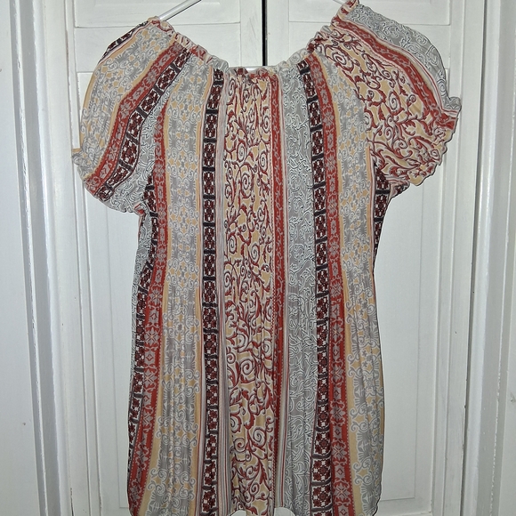 Melissa Paige Red and Cream Patterned Blouse - Picture 3 of 4